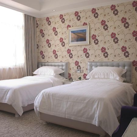 Xinyijia City Hotel Urumqi Bagian luar foto